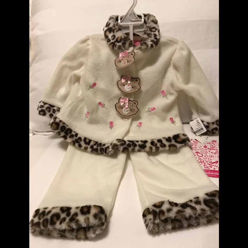 New Young Hearts 2 piece fleece set, 3/6 months